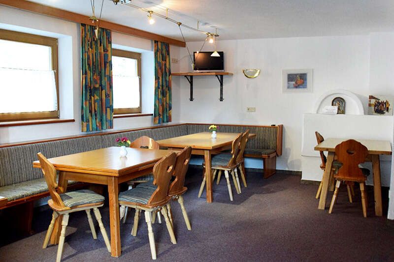 Lounge in the shepherd's hut in Pfunds