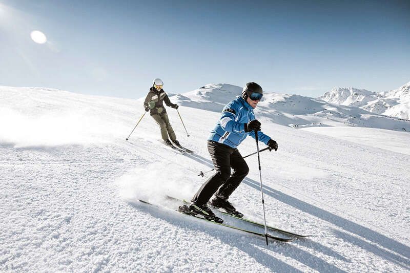 Skifahrer im Tiroler Oberland